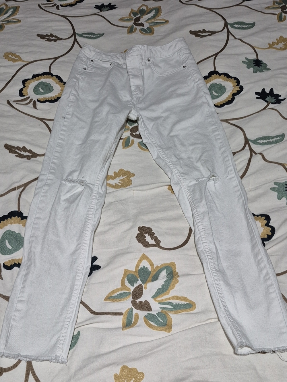 wild fable White High-Rise Women's Jeans with Knee Distress